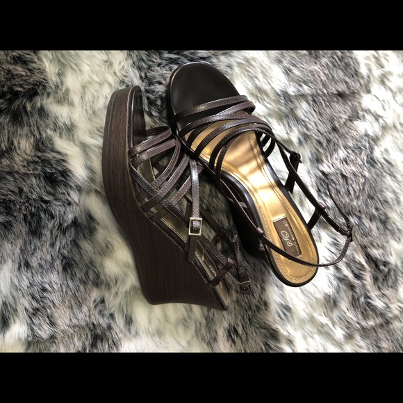 Brown strappy wedge in very good condition, size 8.5 - Picture 4 of 8